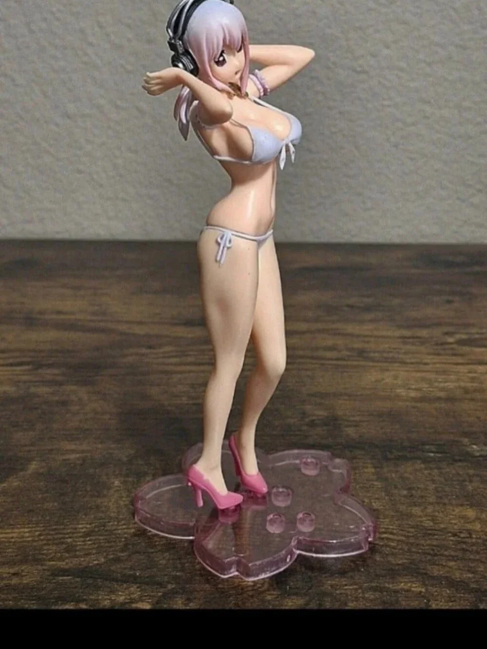 Sexy Anime Babe Wearing Bikini & Headphones Figure/Figurine.